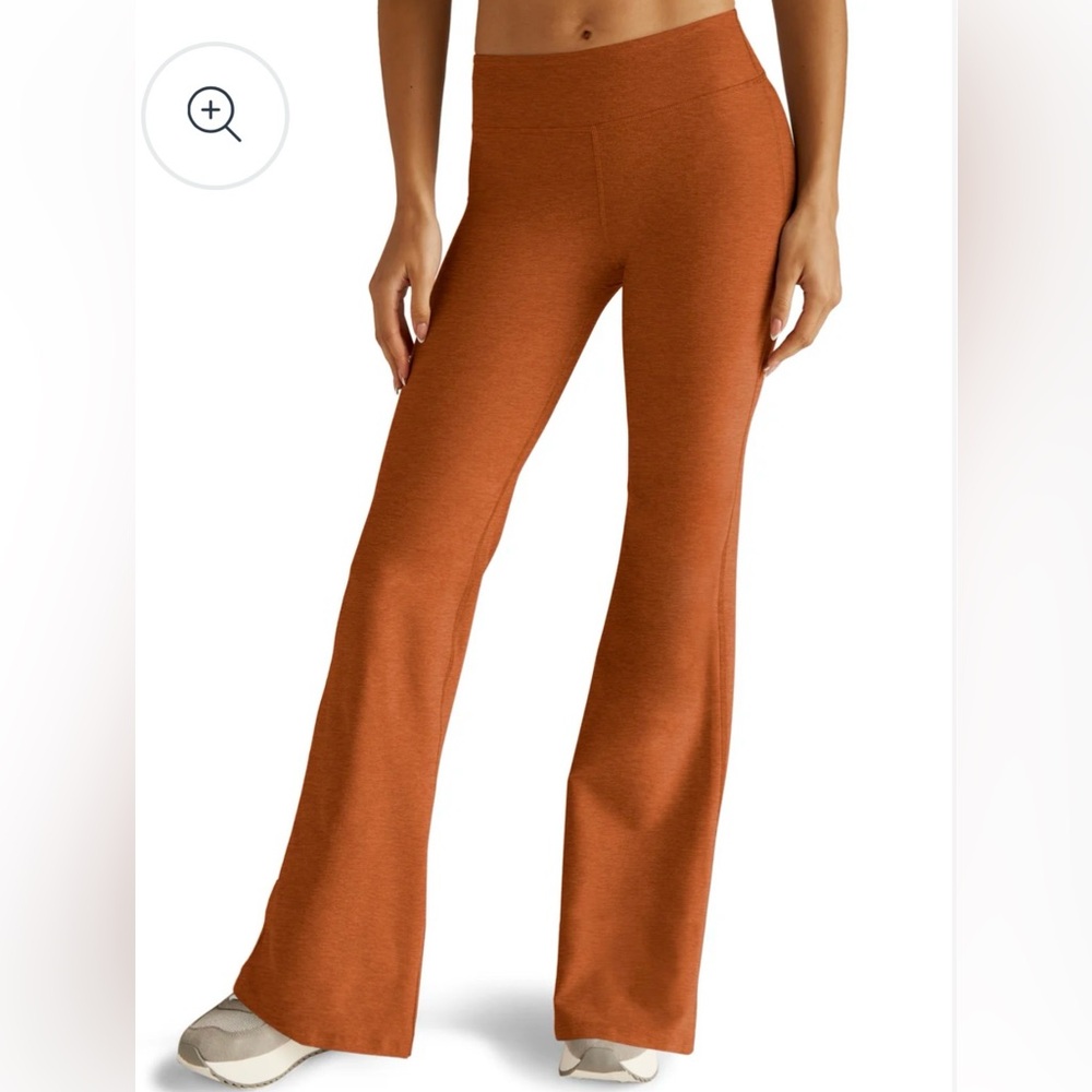 Beyond yoga space dye, 90s low rise flare legging
 - medium